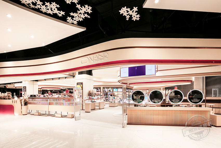 ON AND The Beauty美妝集合店 化妝品展柜