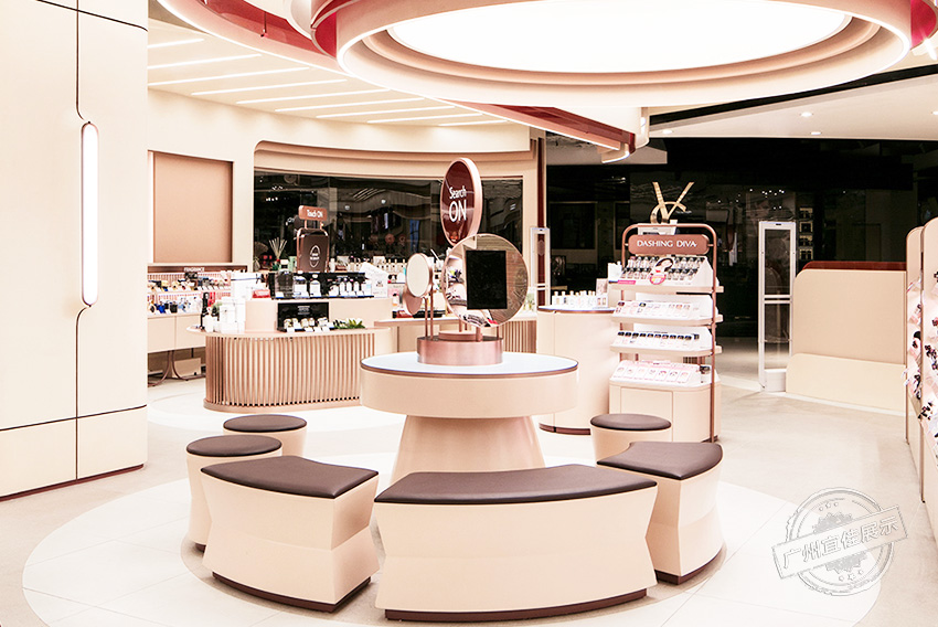 ON AND The Beauty美妝集合店 化妝品展柜