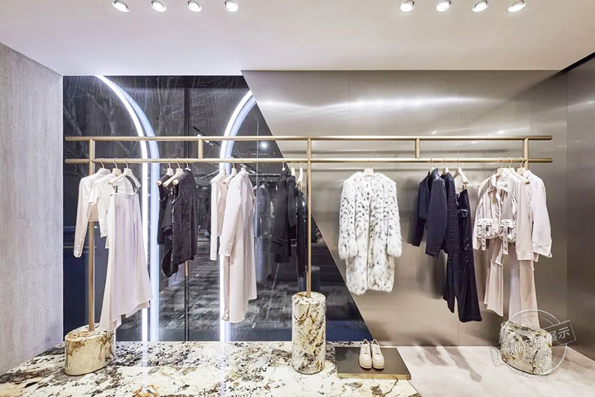 FENDI旗艦店 奢侈品展柜