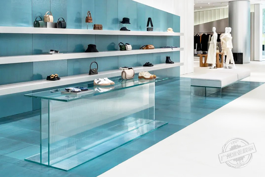 ASSEMBLE品牌商店 奢侈品展柜