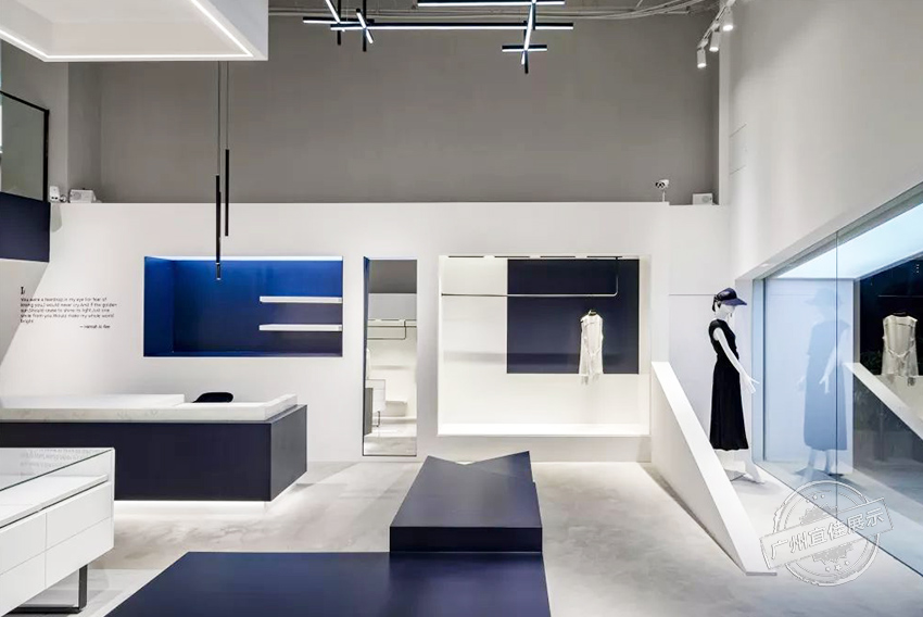 Ravent.T女裝店 服裝展柜