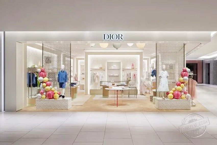 Baby Dior精品店 服裝展柜
