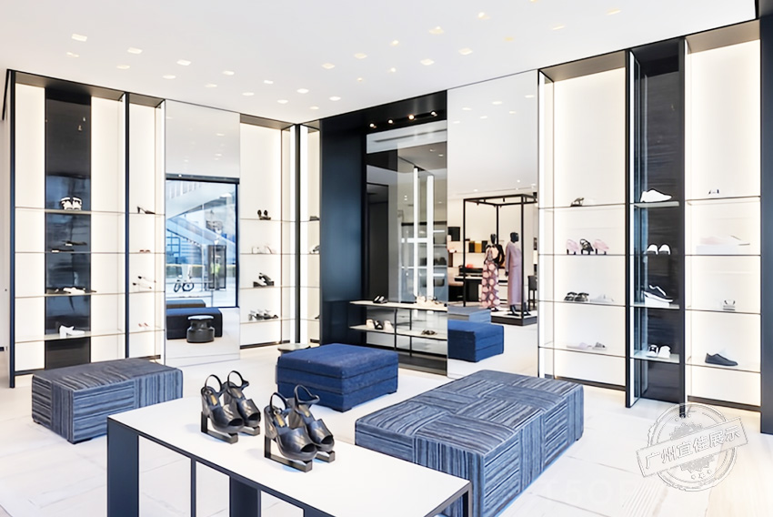 香奈兒CHANEL 服裝展柜