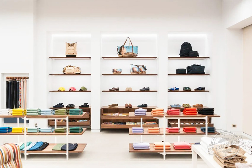 Paul Smith 服裝展柜