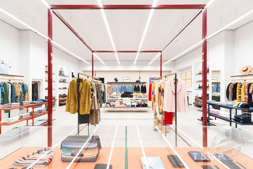 Paul Smith 服裝展柜