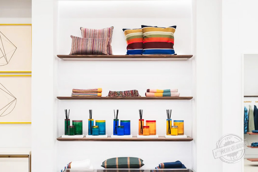 Paul Smith 服裝展柜