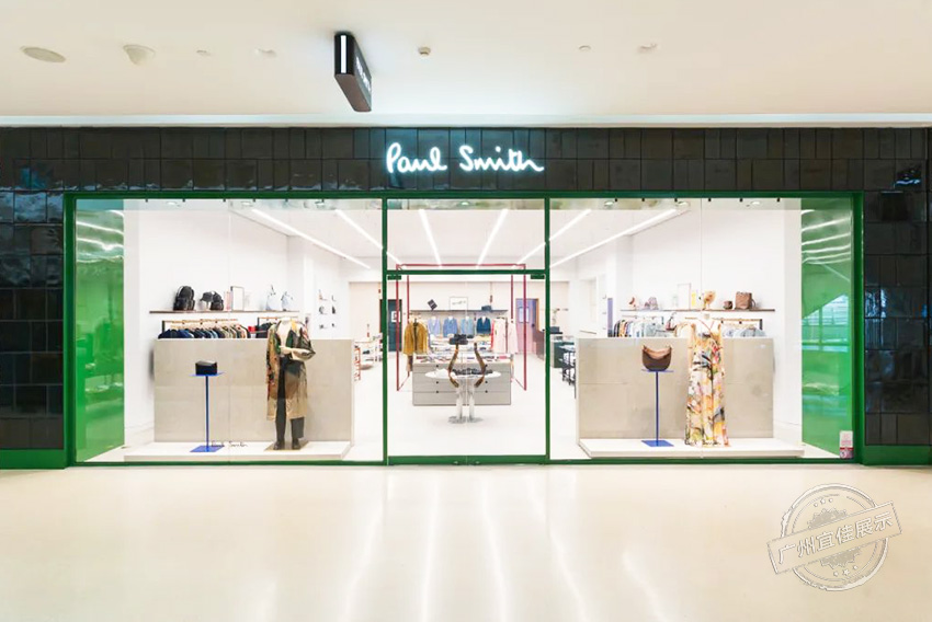 Paul Smith 服裝展柜