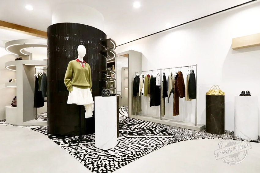 Loewe羅意威 服裝展柜