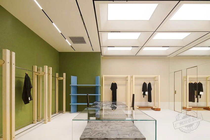 UIXIU精品店 服裝展柜