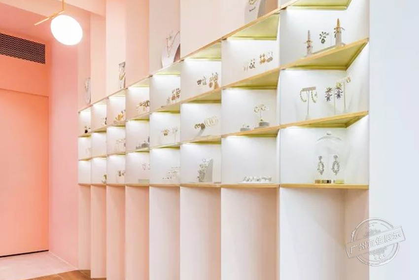 Ríos 珠寶首飾展柜