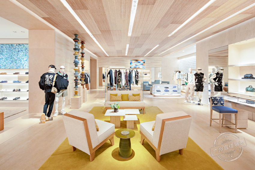 LV路易威登 精品服裝展柜