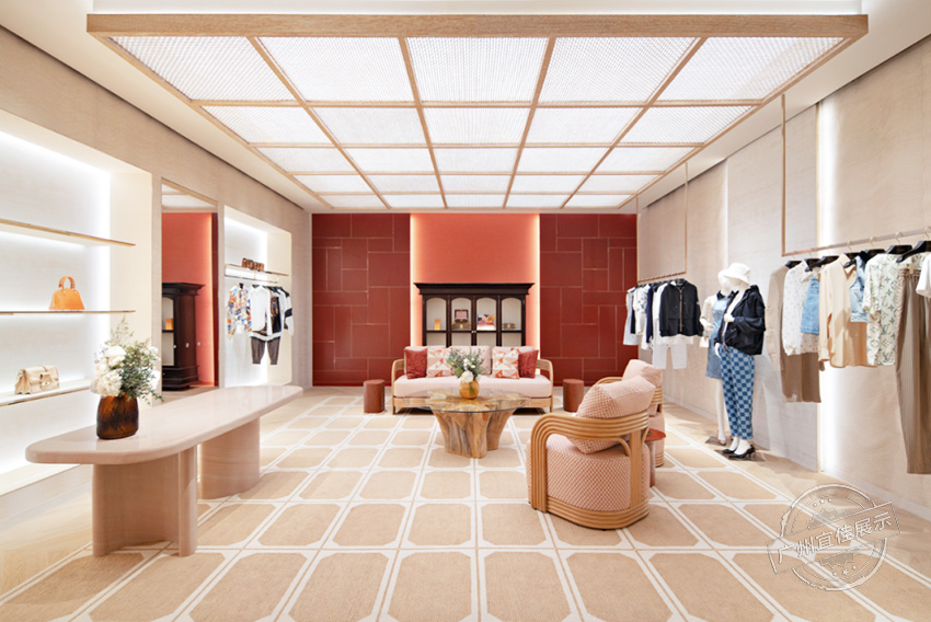 LV路易威登 精品服裝展柜