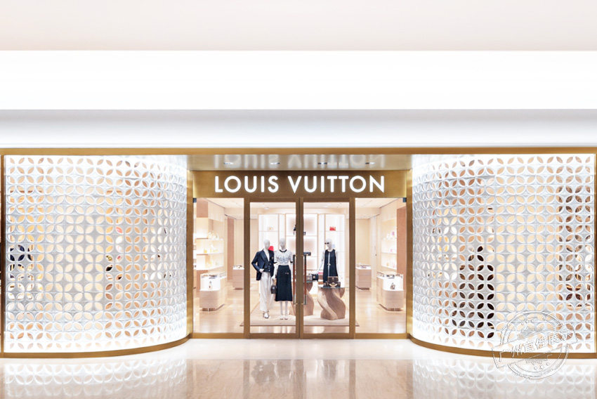 LV路易威登 精品服裝展柜
