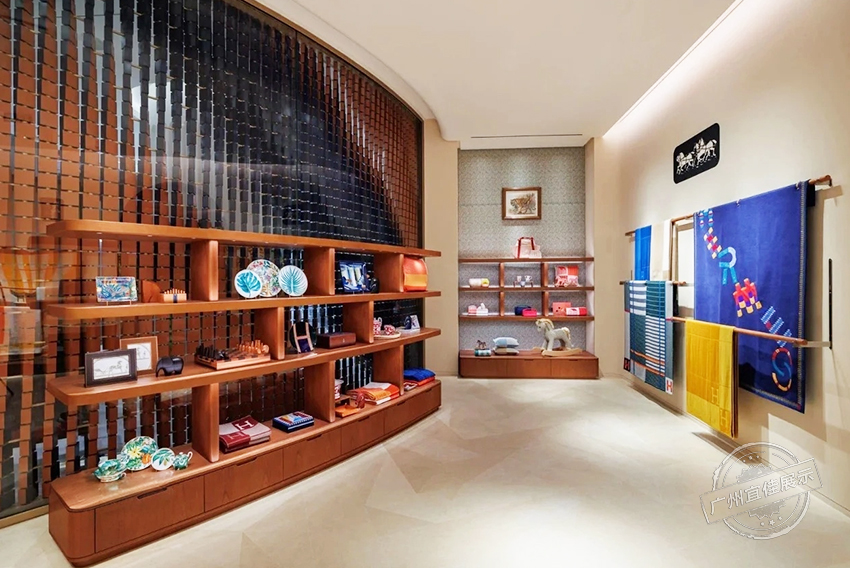 HERMES 高端服裝展柜定制