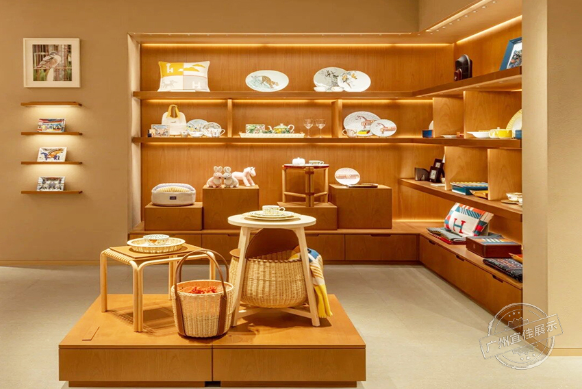 奢侈品服裝展柜定制