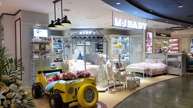 山東淄博銀座中心夢(mèng)潔寶貝展柜制作案例