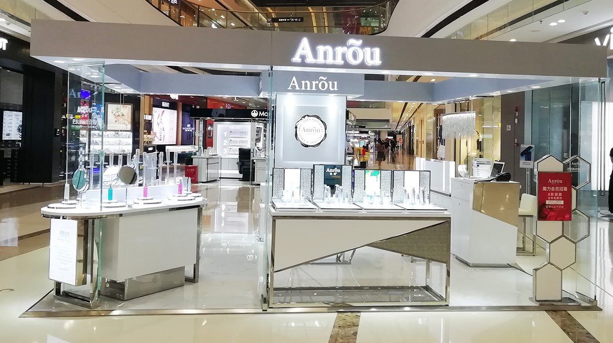 化妝品展柜制作案例