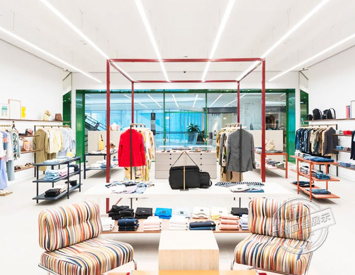 Paul Smith 服裝展柜