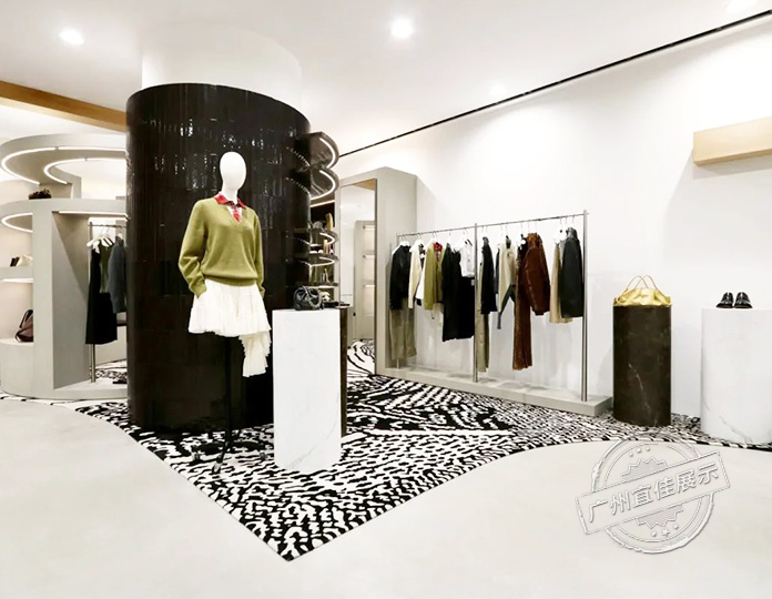 Loewe羅意威 服裝展柜